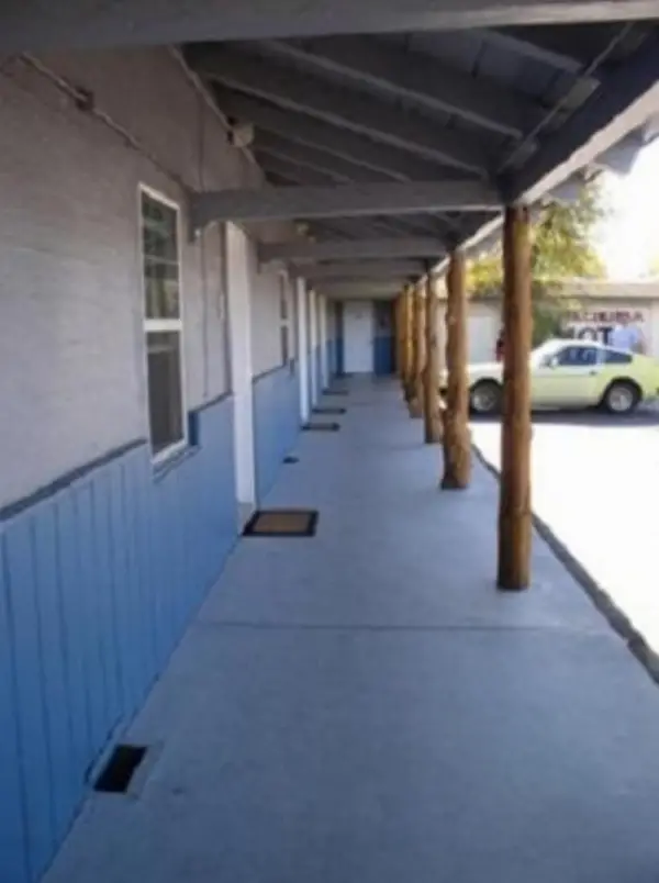 Hacienda Motel 5